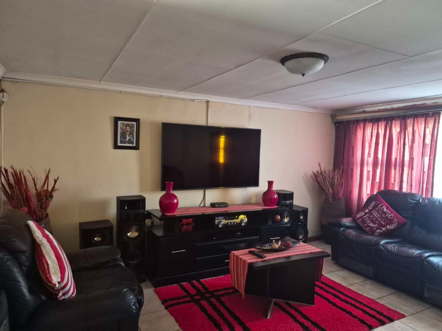 2 Bedroom Property for Sale in Kwazakhele Eastern Cape